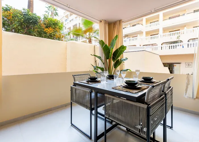 Castle Harbour Elegant 1-Bedroom Apartment - Heated Pool, Air Conditioning & Fiber Internet In Los Cristianos