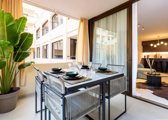 Castle Harbour Elegant 1-Bedroom Apartment - Heated Pool, Air Conditioning & Fiber Internet In Los Cristianos