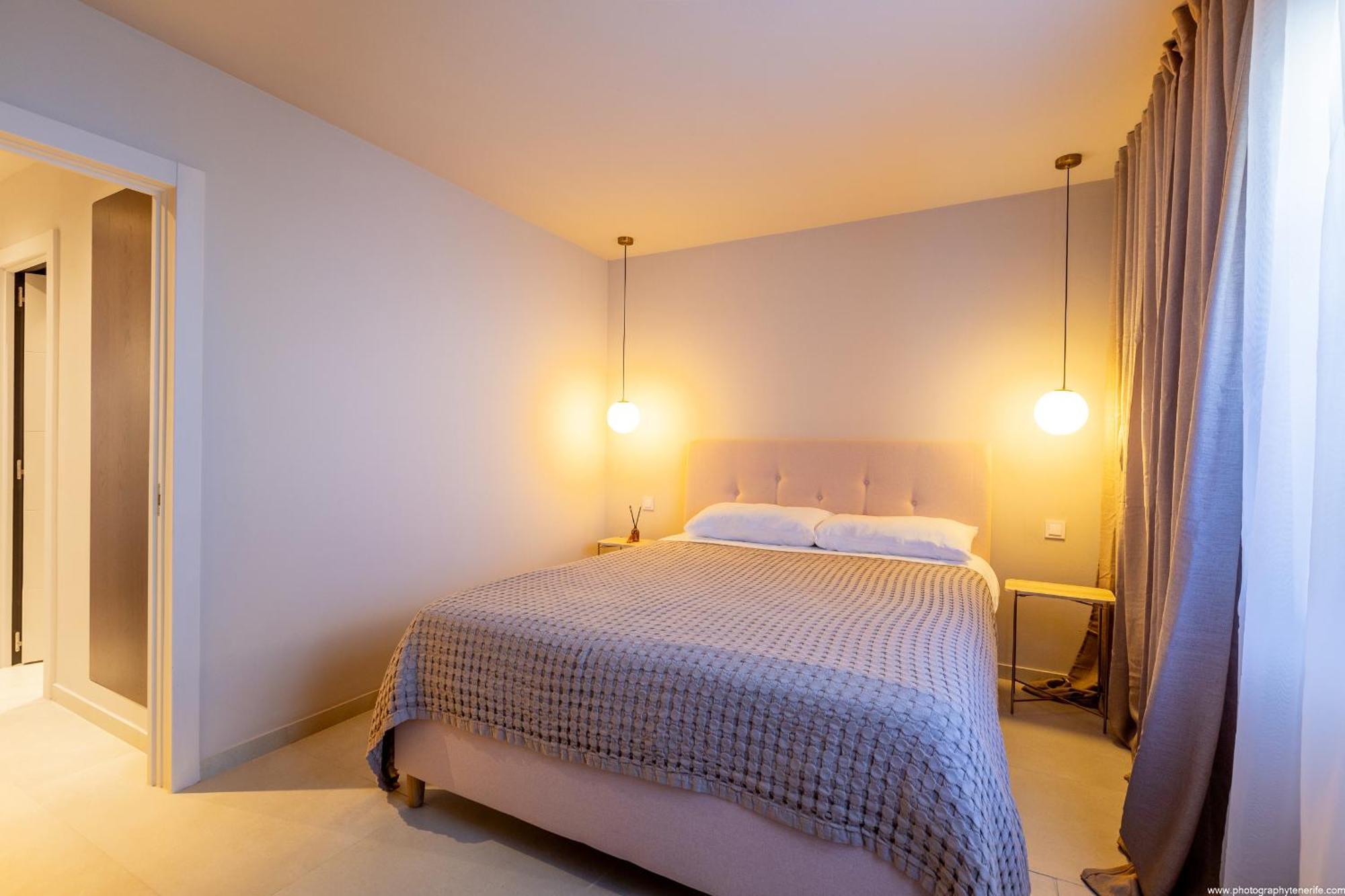 Castle Harbour Elegant 1-bedroom - Heated Pool, Air Conditioning & Fiber Internet In Cristianos Appartement Los Cristianos (Tenerife)
