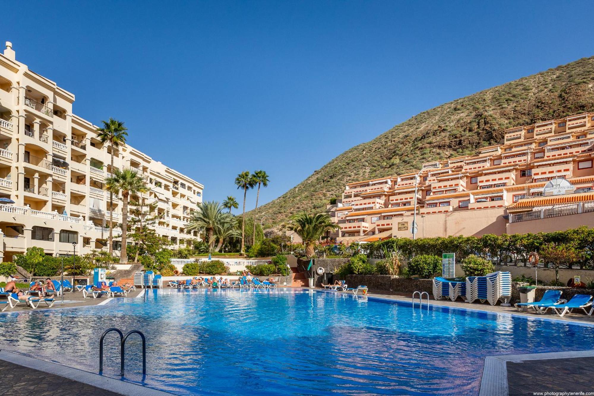Castle Harbour Elegant 1-bedroom - Heated Pool, Air Conditioning & Fiber Internet In Cristianos Appartement