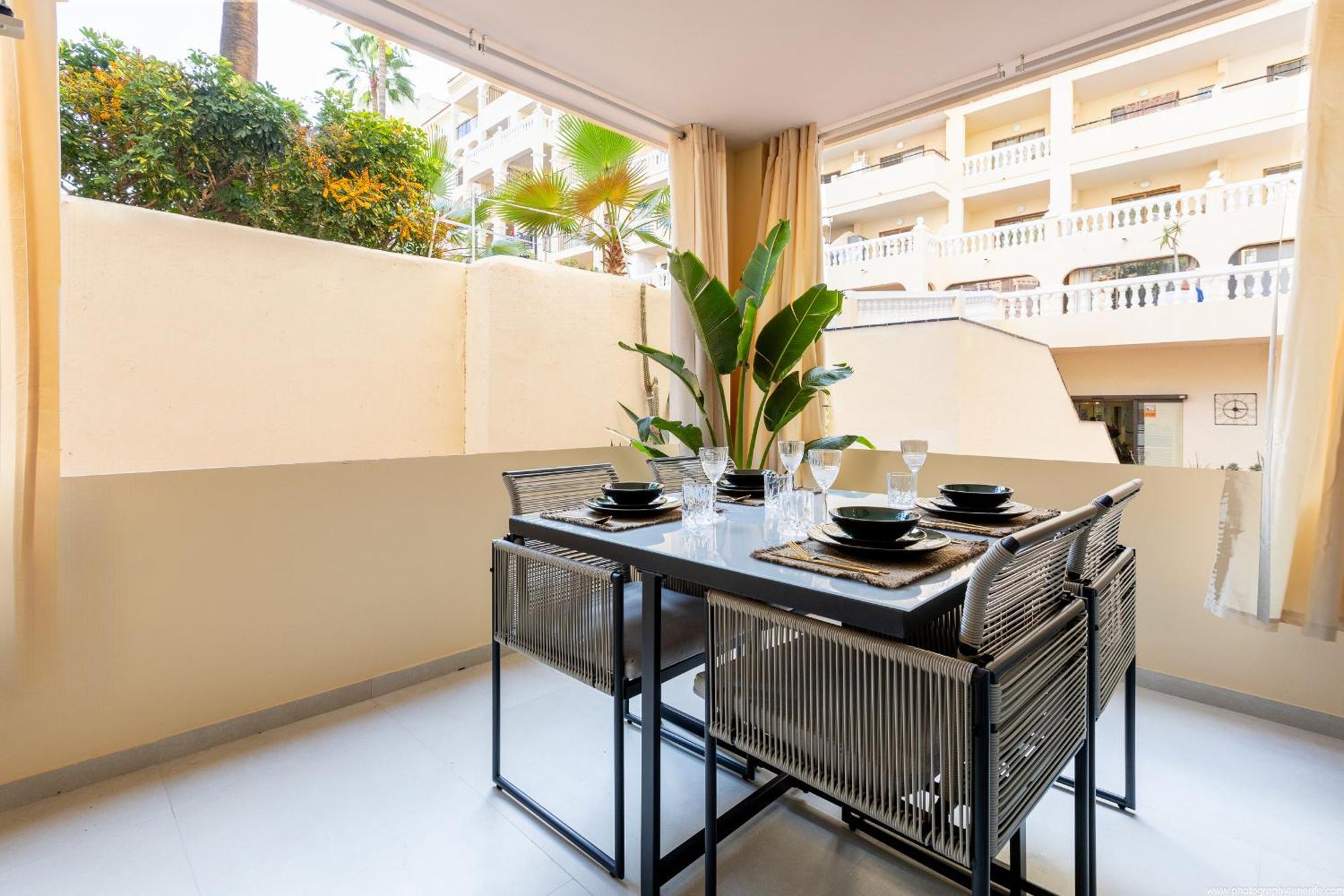 Castle Harbour Elegant 1-bedroom - Heated Pool, Air Conditioning & Fiber Internet In Cristianos * Los Cristianos (Tenerife)