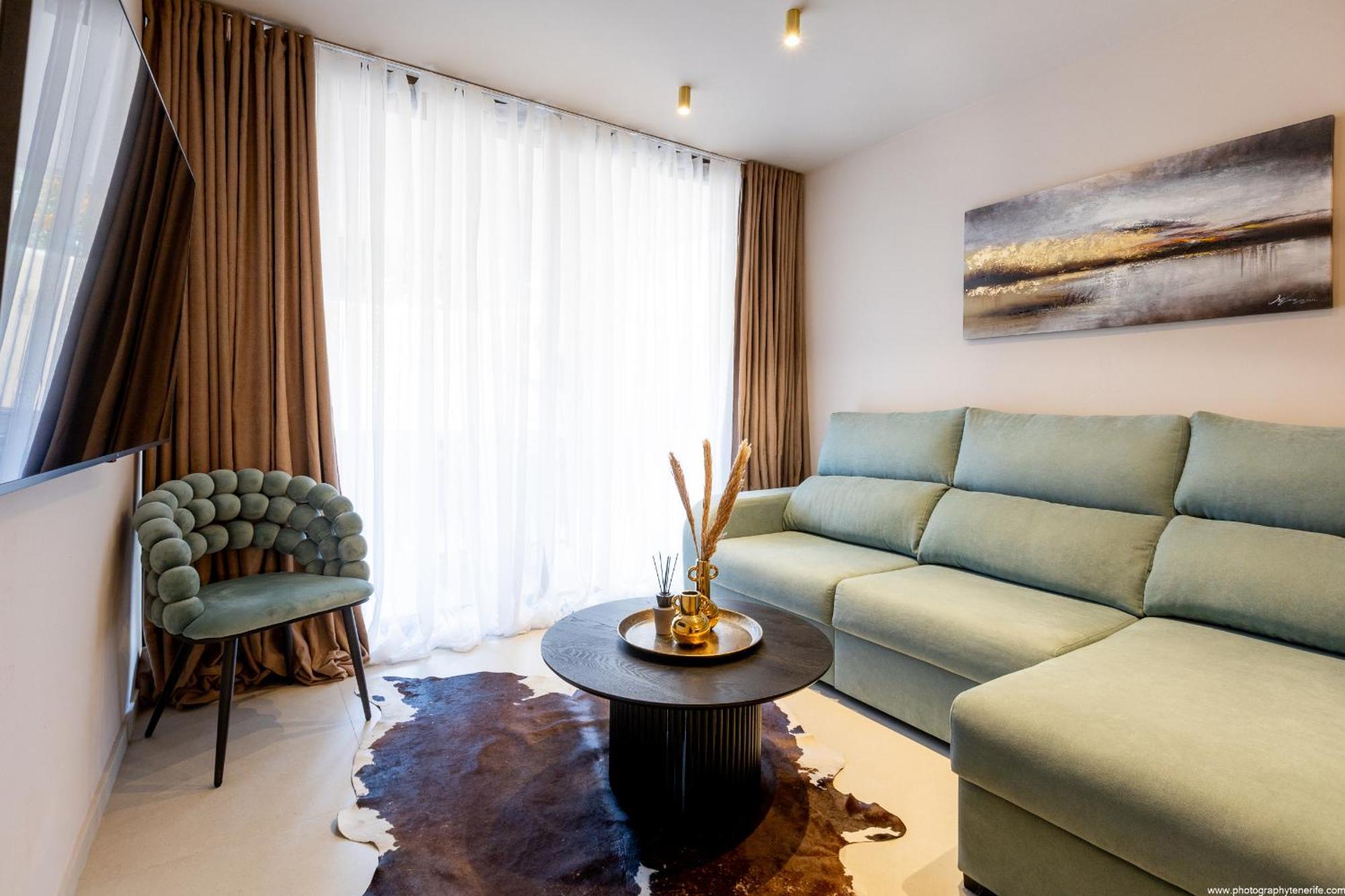 Castle Harbour Elegant 1-bedroom - Heated Pool, Air Conditioning & Fiber Internet In Cristianos * Los Cristianos (Tenerife)