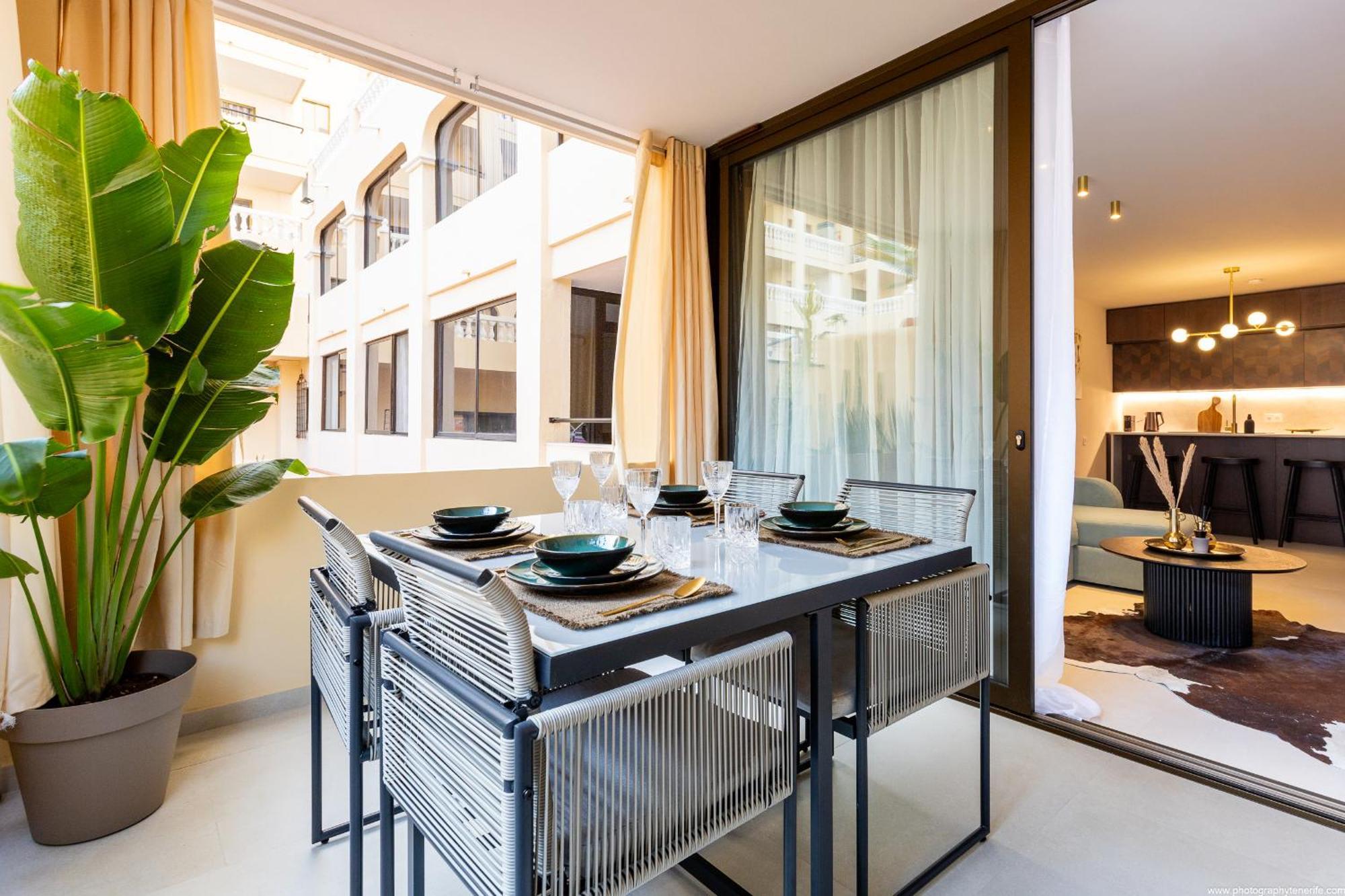 Apartament Castle Harbour Elegant 1-bedroom - Heated Pool, Air Conditioning & Fiber Internet In Cristianos Los Cristianos (Tenerife)