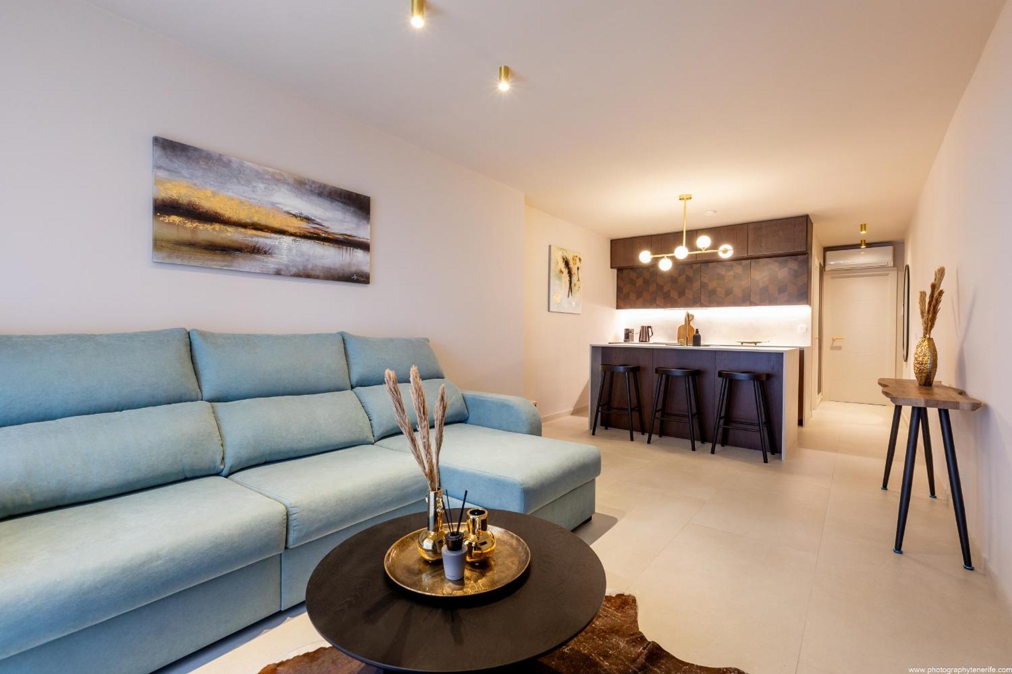 Castle Harbour Elegant 1-bedroom - Heated Pool, Air Conditioning & Fiber Internet In Cristianos Apartment